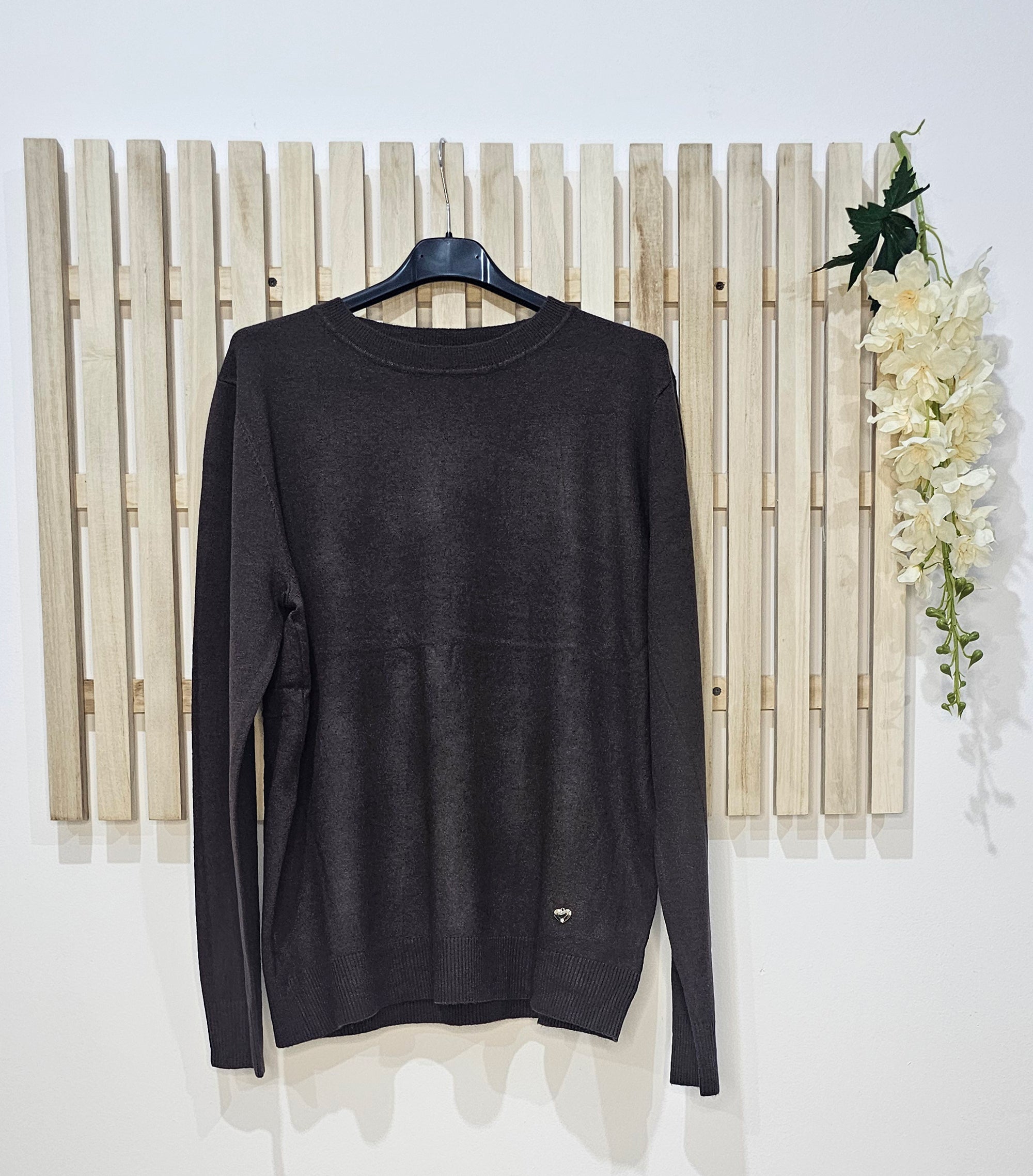 ΜΑΛΛΙΝΗ ΜΕ ΣΤΡΟΓΓΥΛΗ ΛΑΙΜΟΚΟΨΗ