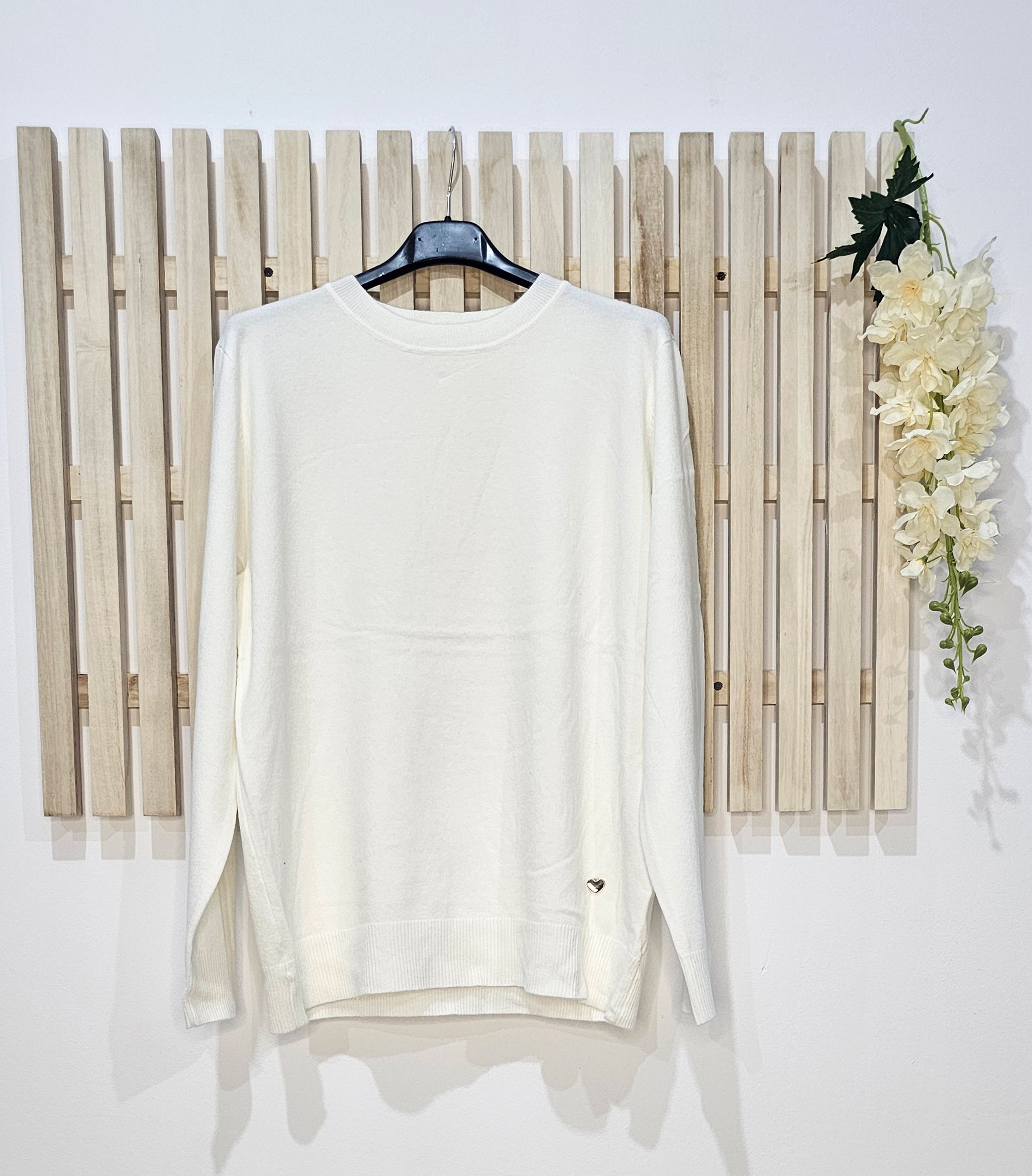 ΜΑΛΛΙΝΗ ΜΕ ΣΤΡΟΓΓΥΛΗ ΛΑΙΜΟΚΟΨΗ