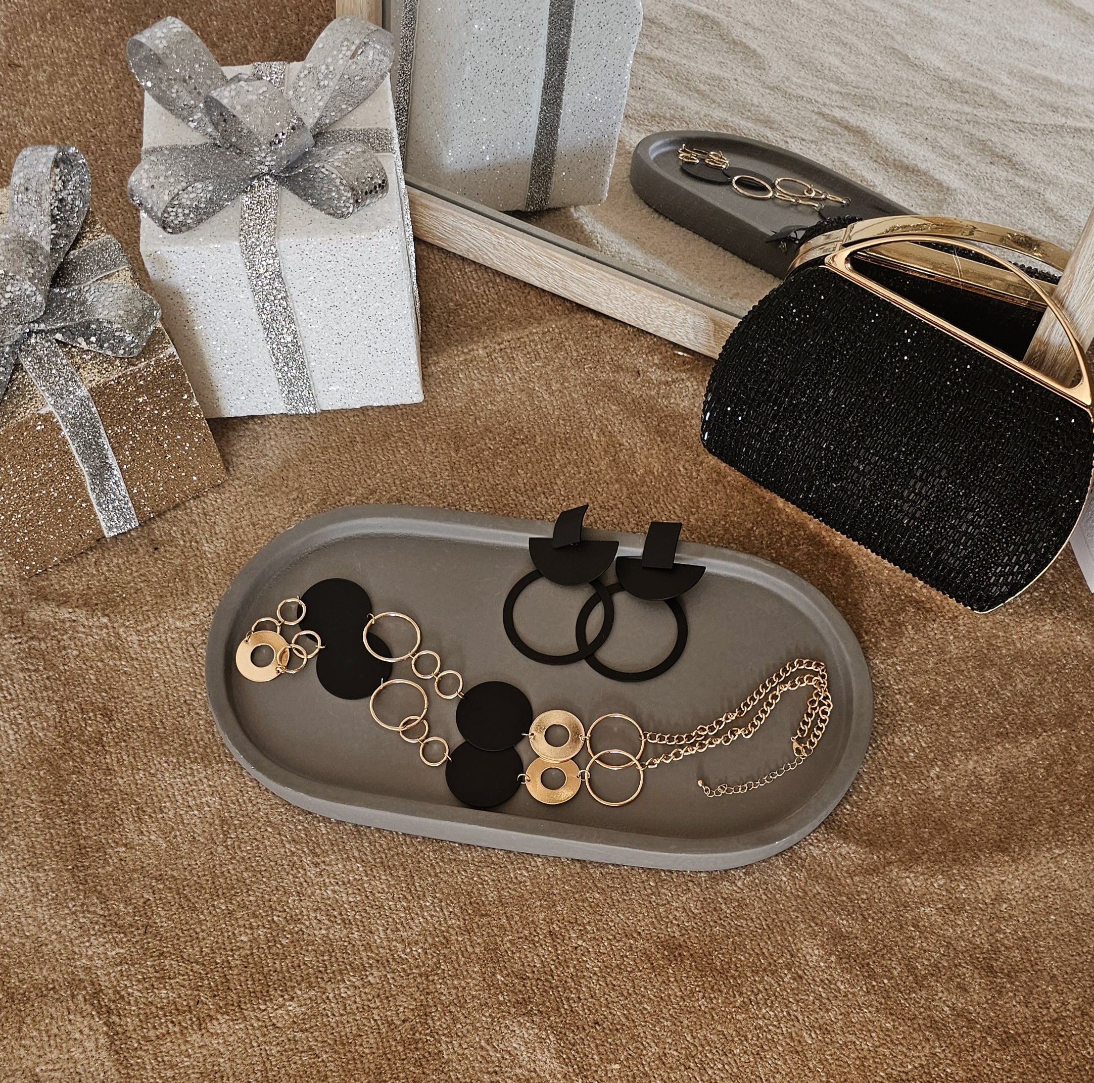 ΤΣΑΝΤΑΚΙ CLUTCH ΜΕ ΚΡΥΣΤΑΛΛΑ ΚΑΙ ΣΤΡΑΣ ΜΕ ΜΕΤΑΛΛΙΚΟ ΧΕΡΟΥΛΙ