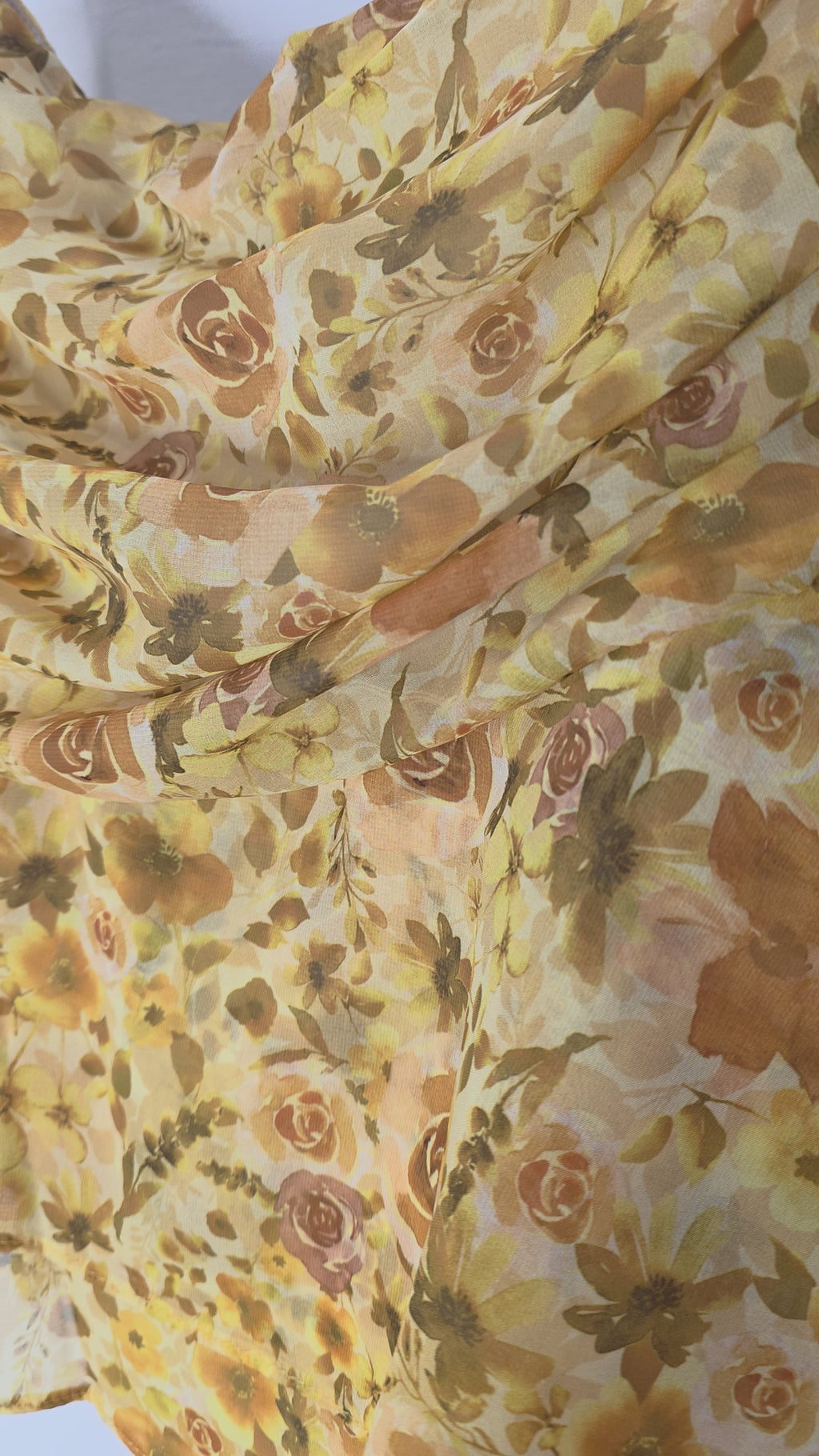 Φούστα μίνι με σούρα και floral μοτίβο